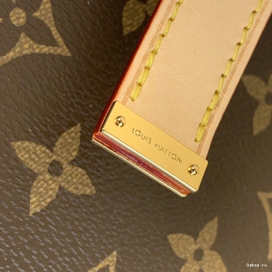 LOUIS VUITTON Mezzo 0711
